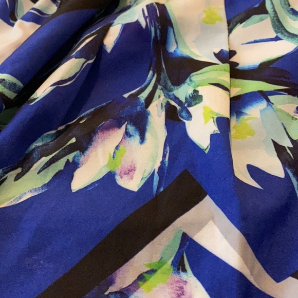 Clover Canyon Floral Pattern Elastic Waist Shorts (10) - Picture 2 of 5